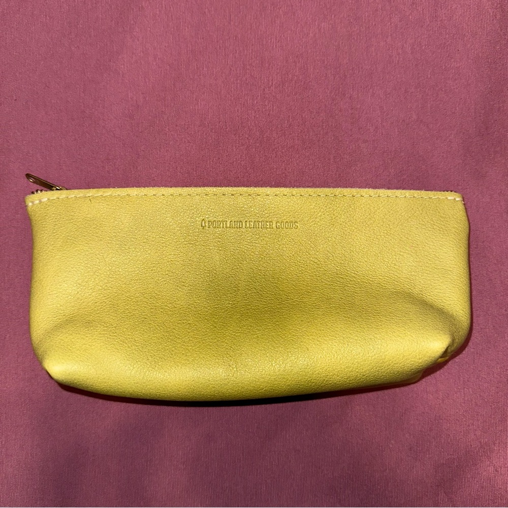 Portland leather utility pouch in sugar snap